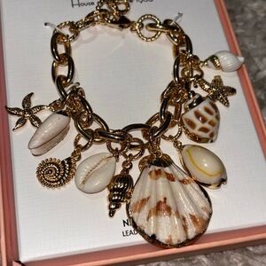 NWT House Of Harlow 1960 Charm Womens adjustable bracelet Gold Tone Shells Beach